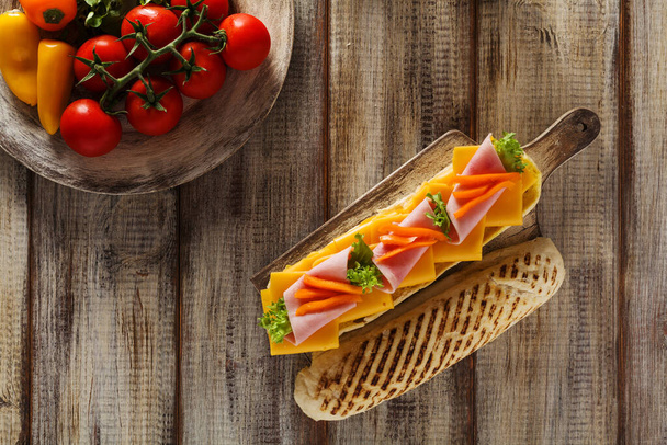 Traditional Italian sandwich with ham and cheese served warm. - Zdjęcie, obraz