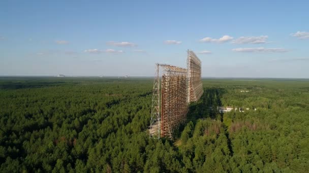 Повітряний вид радіолокаційної станції Дуга поблизу міста Чорнобиль-2. - Кадри, відео