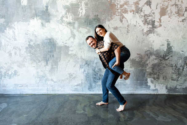 Love story in loft style studio - Valokuva, kuva