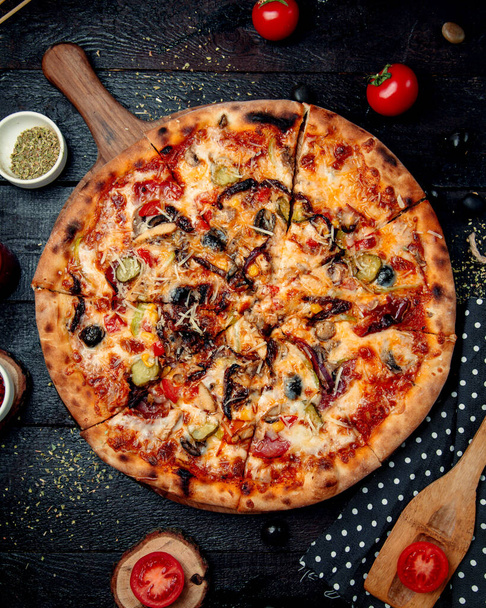 crispy pizza with chicken cheese and mushrooms - Φωτογραφία, εικόνα