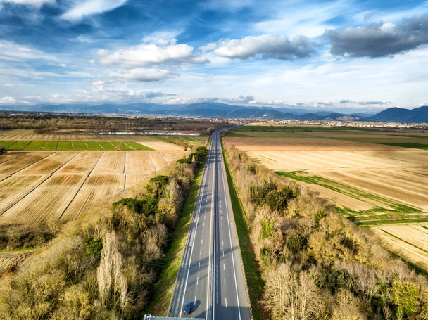Aerial drone view of the highway between country areas, Tuscany, - Foto, immagini