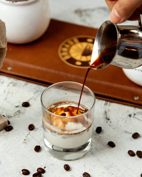 creamy drink topped with caramel syrup - Fotoğraf, Görsel