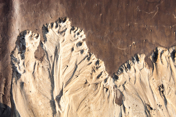 Superfície de areia com o relevo formado por correntes de água - Foto, Imagem