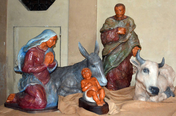 la imagen de la escultura de la familia de la natividad de los cristianos. - Foto, Imagen