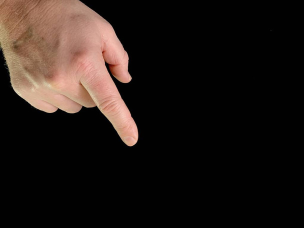 Індексний палець натискає кнопку зсередини. Палець торкається, щоб увімкнути простір. Людина вмикає або вимикає систему. Концепція: запуск, зупинка
. - Фото, зображення