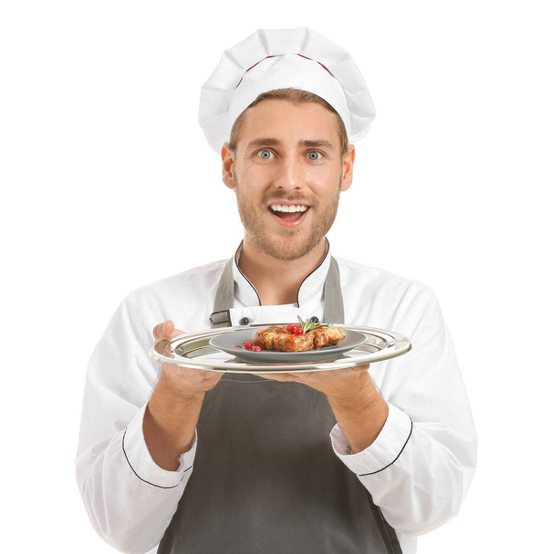 Boldog férfi séf elkészített étel fehér háttér - Fotó, kép
