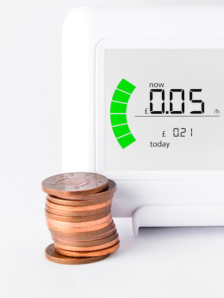 Contatore di energia della casa che mostra il costo all'ora per l'uso di energia elettrica
 - Foto, immagini