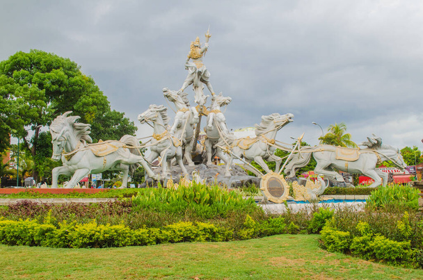 Άγαλμα Dwi στο Kuta στο νησί Μπαλί - Φωτογραφία, εικόνα