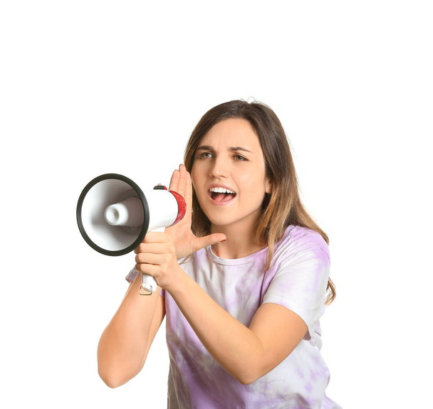 Συναισθηματική νεαρή γυναίκα με μεγάφωνο σε λευκό φόντο - Φωτογραφία, εικόνα
