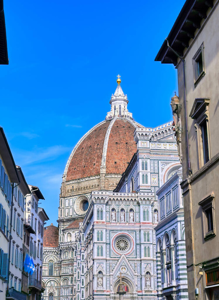 A daytime view of the Florence Cathedral located in Florence, Italy. - Φωτογραφία, εικόνα