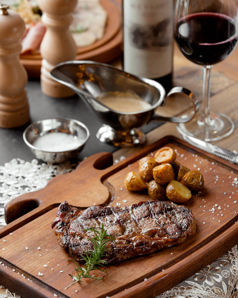 rib eye steak with fried potatoes - Fotografie, Obrázek
