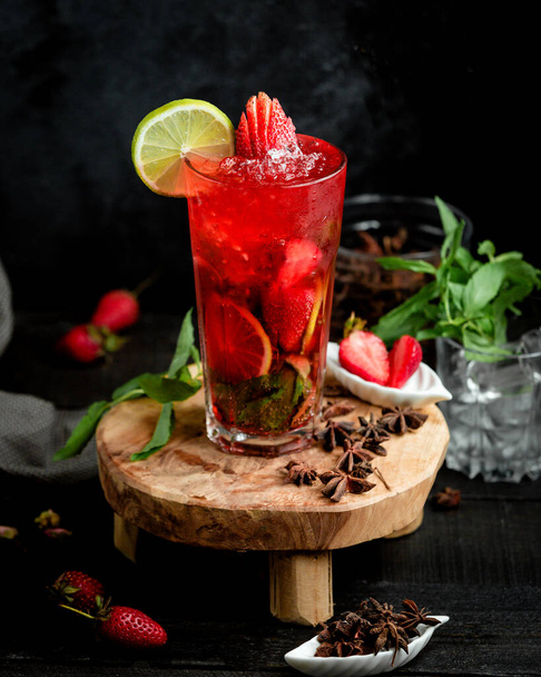 a glass of strawberry cocktail with strawberry and lime slices - Fotografie, Obrázek