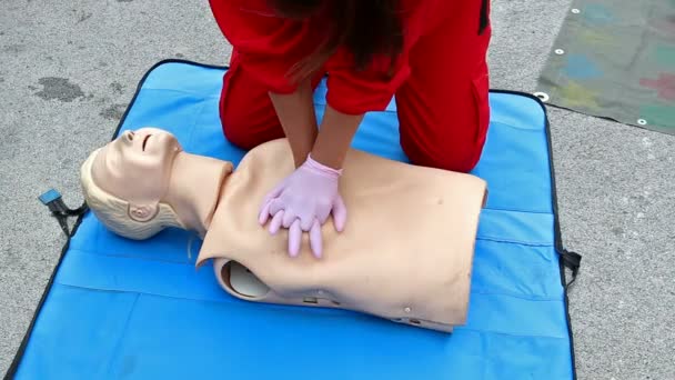 Pokaz CPR - Materiał filmowy, wideo