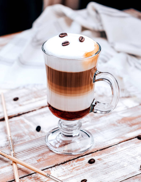 classic latte with coffee beans - Фото, изображение