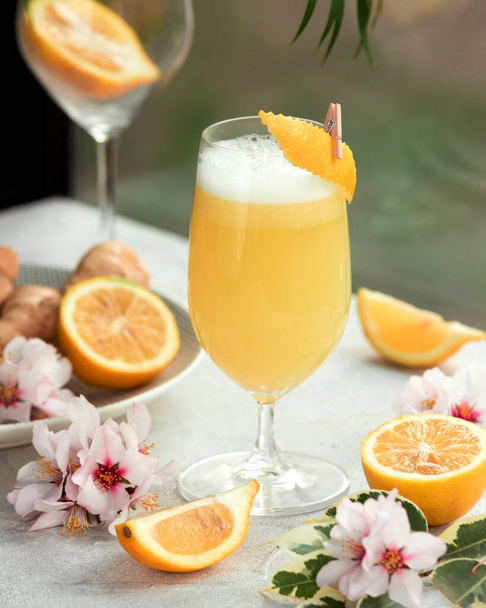 orange juice on the table - Fotoğraf, Görsel