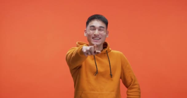 Young man pointing at camera - Video