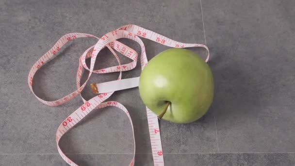 zielone jabłko i utrata masy ciała, dieta i zielone jabłko, zielone jabłko do spożycia zdrowej wagi, - Materiał filmowy, wideo