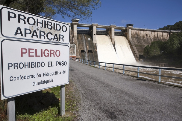 σήμα ενδεικτικό της απαγόρευσης στο φράγμα puente nuevo - Φωτογραφία, εικόνα