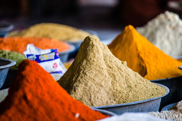hagyományos fűszerek-piaci Indiában. - Fotó, kép