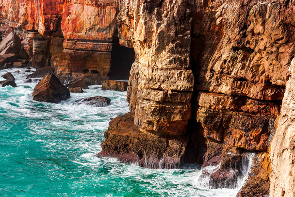 Felsen und Ozean. Erstaunlicher Blick auf Portugal bei Boca do Inferno, Hello ' - Foto, Bild