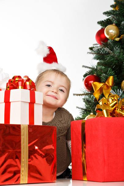 Fille souriant avec boîte cadeau
 - Photo, image