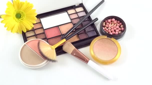 Make up stuff - eyesshadow palette, blush and brushes
 - Кадры, видео