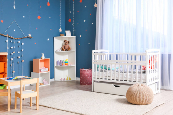 Interior do quarto de bebê moderno
 - Foto, Imagem