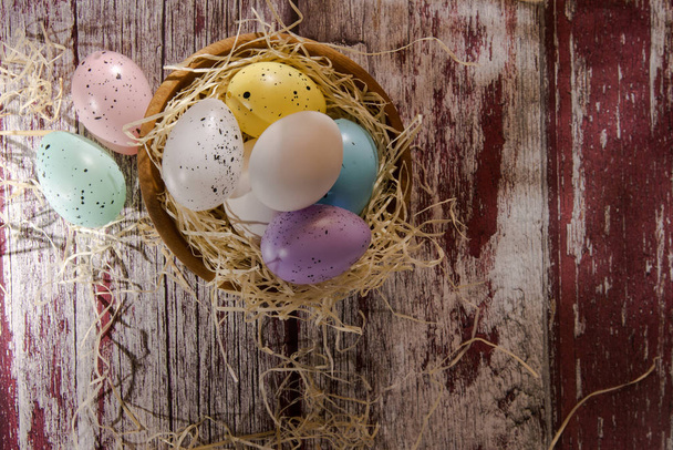 Easter eggs in a nest on a textured background - Foto, afbeelding