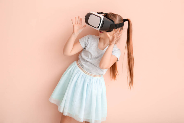 Little girl with virtual reality glasses on color background - Zdjęcie, obraz