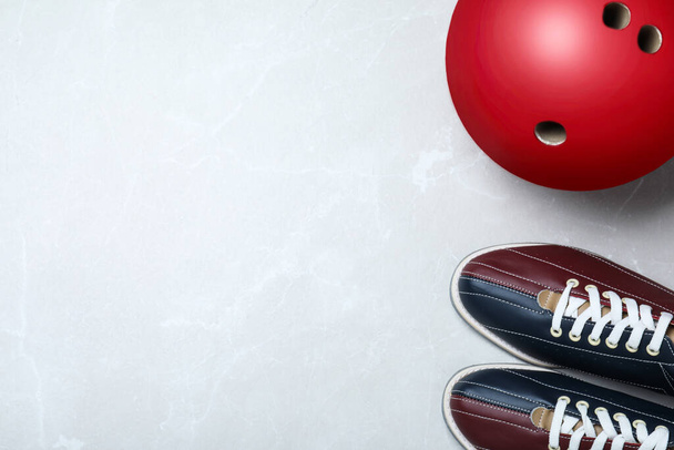 Bowling ball and shoes on light grey marble background, flat lay - 写真・画像