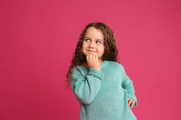 Portrait of cute little girl on pink background - Fotoğraf, Görsel