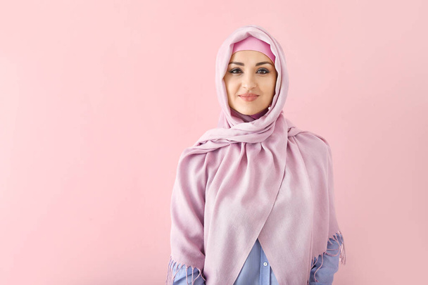 Beautiful Arab woman on color background - Fotoğraf, Görsel