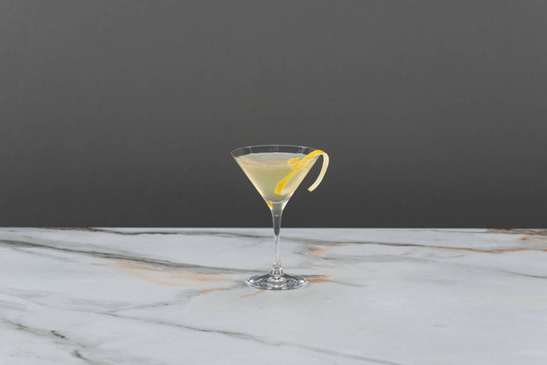 мартіні в склянці з лимоном
  - Фото, зображення