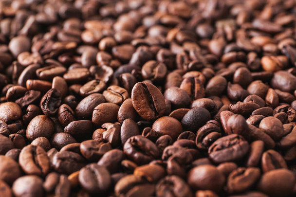 背景として多くのコーヒー豆 - 写真・画像
