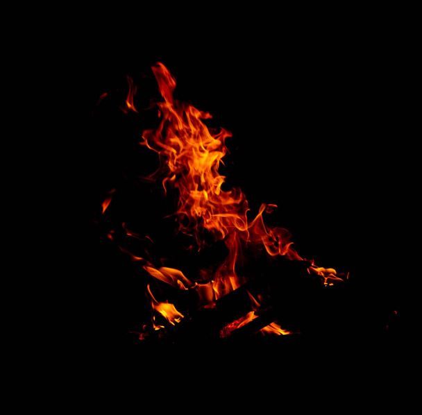 полум'я вогню на чорному тлі
 - Фото, зображення