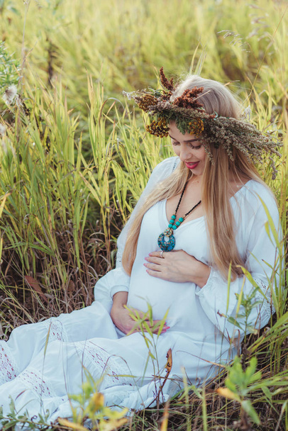 Pregnant mom in the field - Photo, image