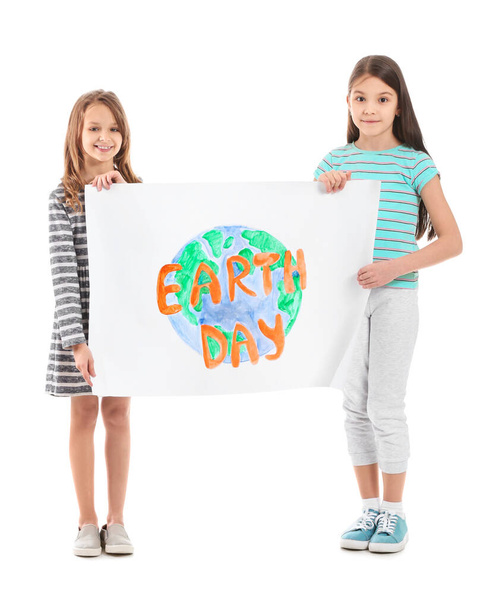 Малі діти з малюнком на білому фоні. День Землі - Фото, зображення