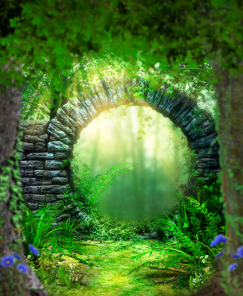 Entrada de portão encantadora para uma exuberante floresta de contos de fadas
 - Foto, Imagem