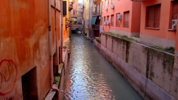 Emilia romagna Bologna - İtalya - Eski kasaba bölgesindeki Canale di Reno veya Moline Kanalı - Video, Çekim
