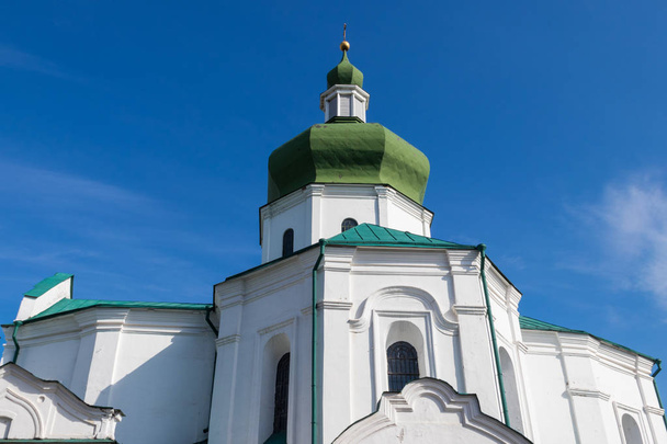 Szent Miklós templom a Pristisk történelmi környéken - Fotó, kép