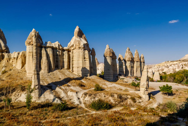 Stone pillars in the Love valley in in Goreme national park. Goreme village, Anatolia, Turkey, Asia. - Fotoğraf, Görsel