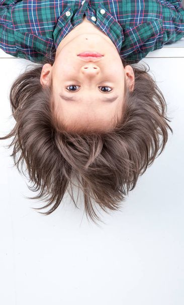 Young boy with his long hair - Foto, afbeelding