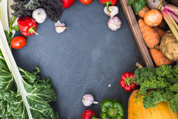 新鮮な野菜の盛り合わせ。健康的な有機食品のコンセプト - 写真・画像