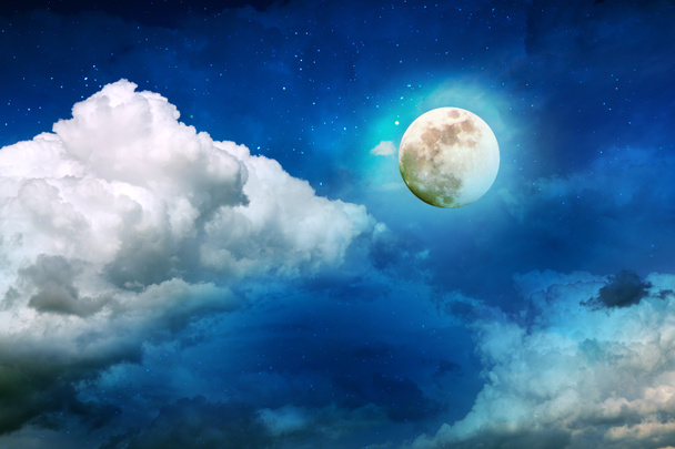 満月と星の夜空。自然抽象的な背景. - 写真・画像