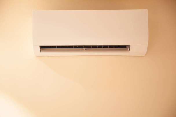 Room Wall Air Conditioner distribute conditioned air to improve thermal comfort and indoor air quality. Air conditioning is process of removing heat and moisture from inside. Hygiene Electrical Device - Valokuva, kuva