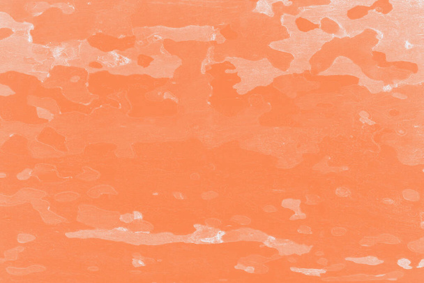Platanus oder Platanen Rinde Baumhintergrund. Abstrakte Textur Hintergrund, orange getönt - Foto, Bild