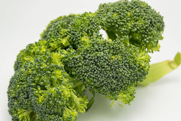 zöld nyers brokkoli közelkép - Fotó, kép