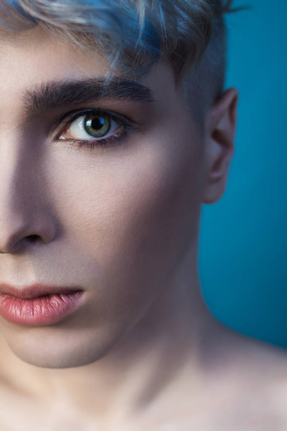 beauty portrait of young man with colored hair - Фото, зображення