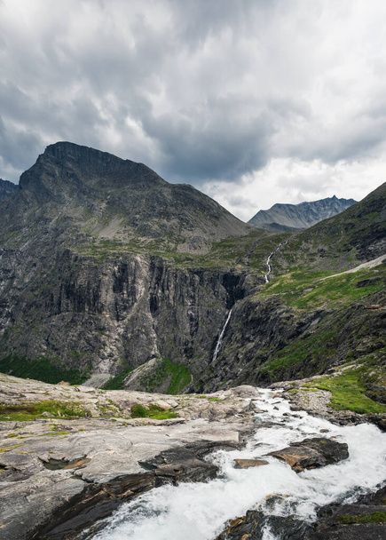 Норвежский водопад, летний пейзаж Тролльстигена
 - Фото, изображение