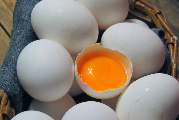 uova di pollo fatte in casa
 - Foto, immagini